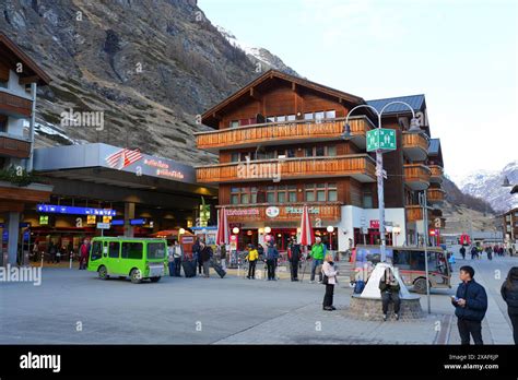 zermatt webcams|Zermatt, Railway Station Square Bahnhofplatz